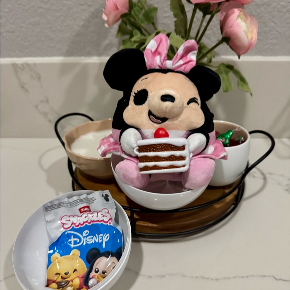 Disney Minnie Mouse Snackles Plushie